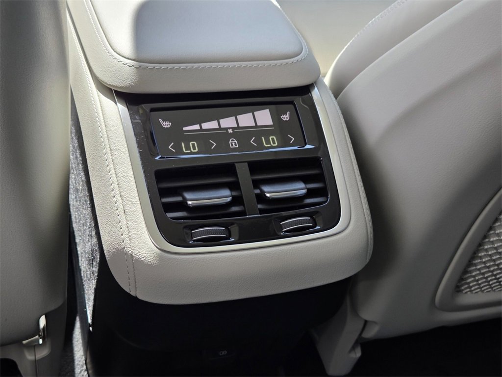 New 2026 Volvo XC90 B6 Ultra image 13