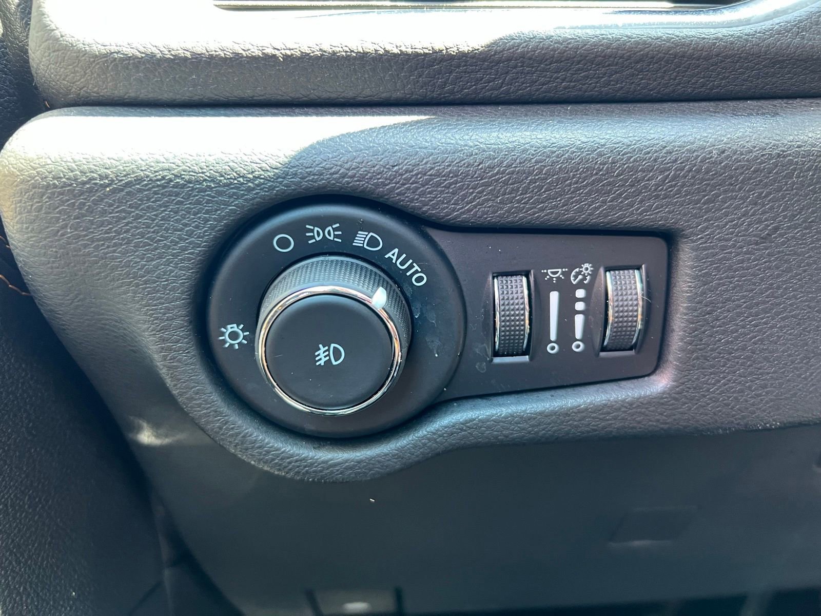 Used 2023 Chrysler Pacifica Pinnacle FWD image 42