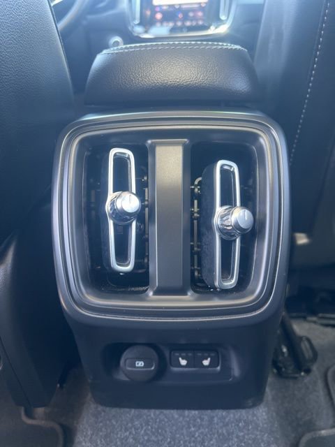 Used 2025 Volvo XC40 B5 Core w/ Climate Package image 24