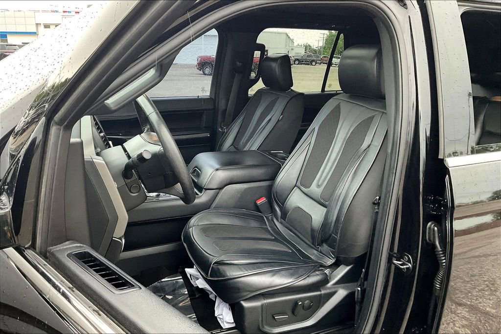 Used 2020 Ford Expedition XLT w/ Equipment Group 202A AWD/4WD image 27