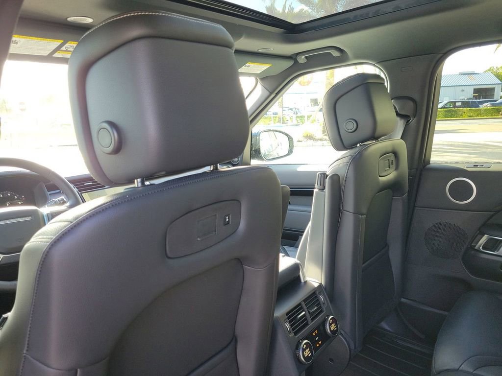 New 2025 Land Rover Discovery S image 17