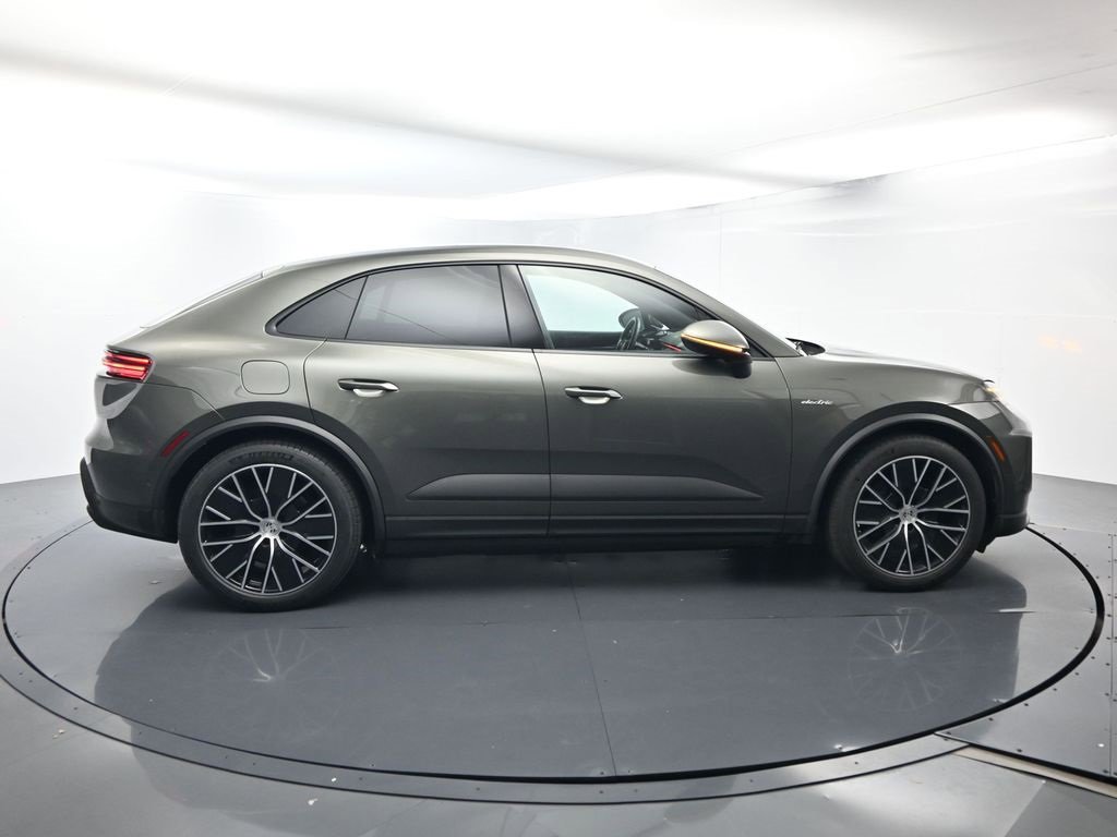 Used 2025 Porsche Macan Electric image 16