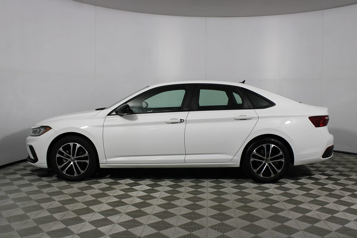 Used 2025 Volkswagen Jetta Sport FWD image 29