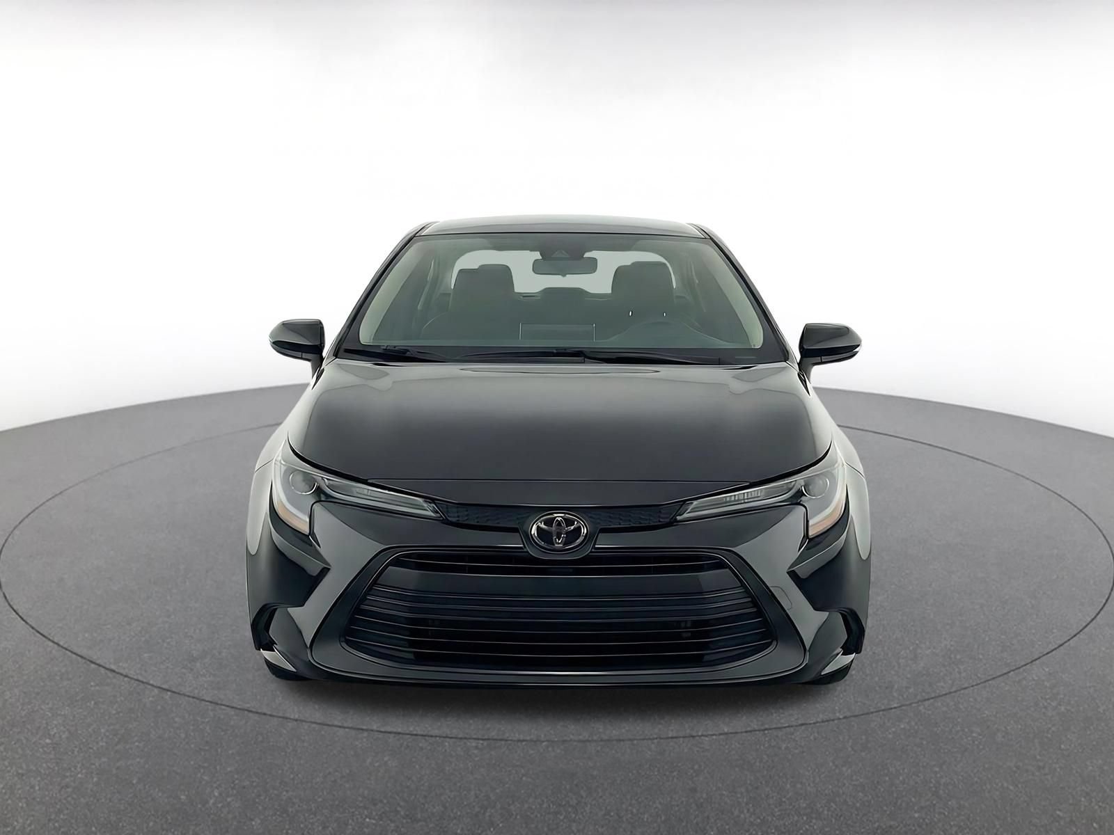Used 2025 Toyota Corolla LE FWD image 2