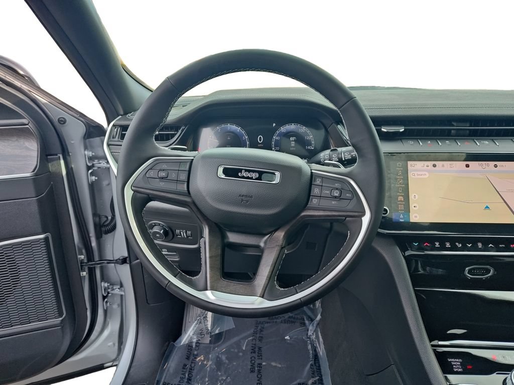 Used 2026 Jeep Grand Cherokee Limited AWD/4WD image 12