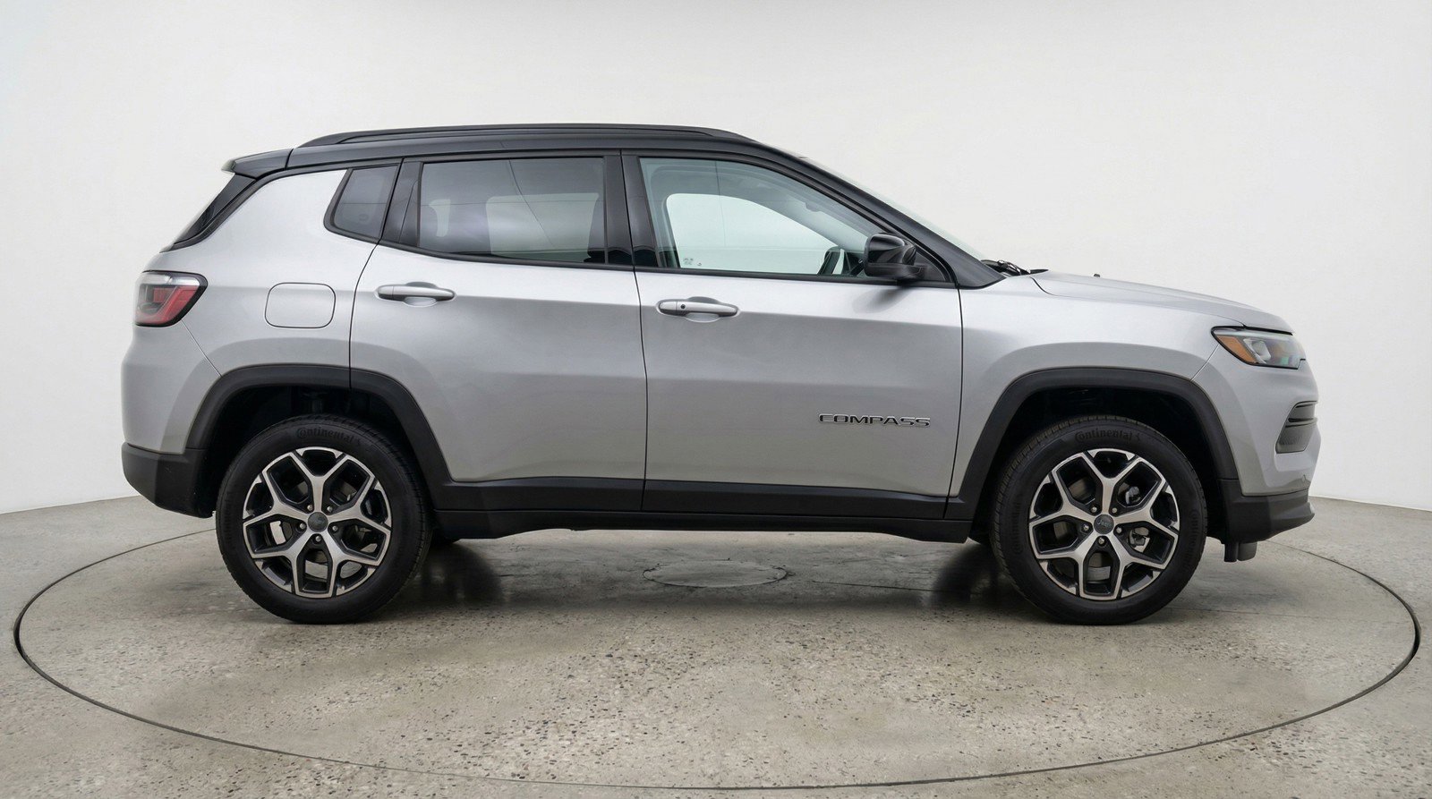 Used 2025 Jeep Compass Limited image 11