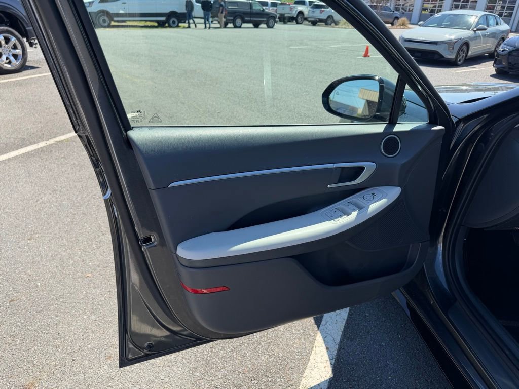 Used 2025 Hyundai Sonata SEL FWD image 12