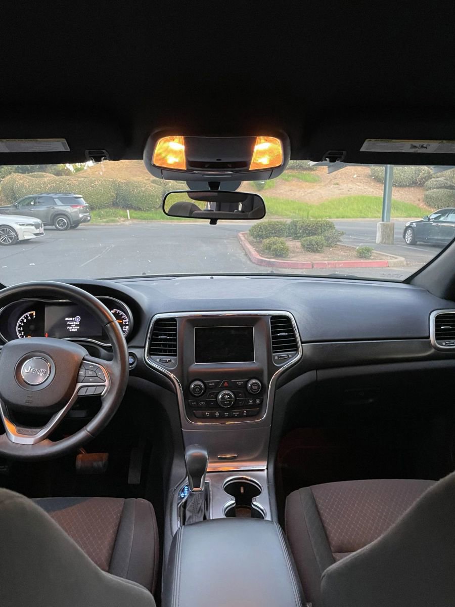 Used 2018 Jeep Grand Cherokee Laredo image 13