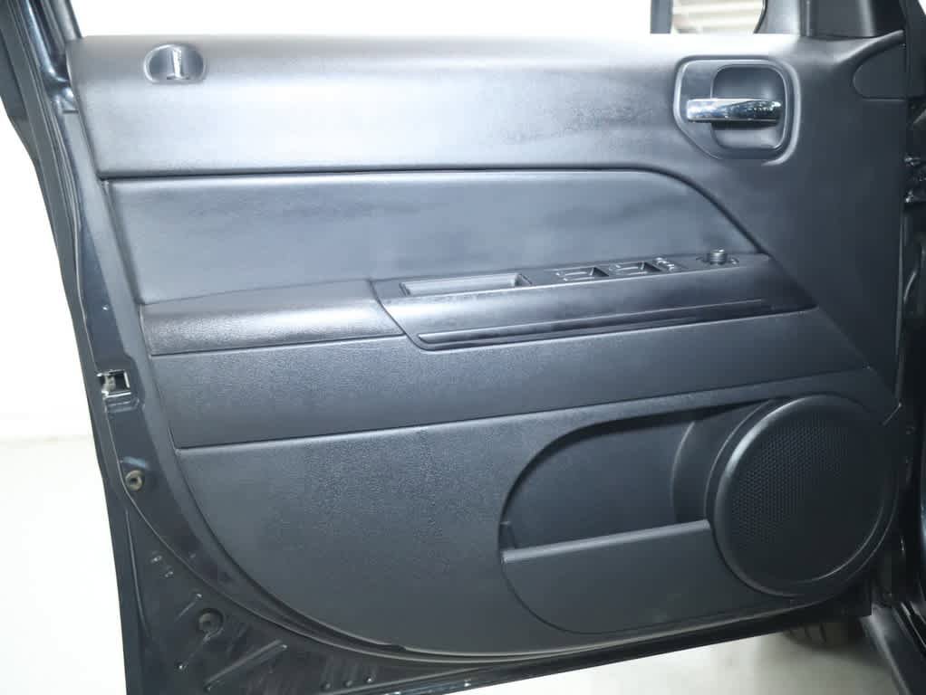 Used 2014 Jeep Patriot High Altitude FWD image 15