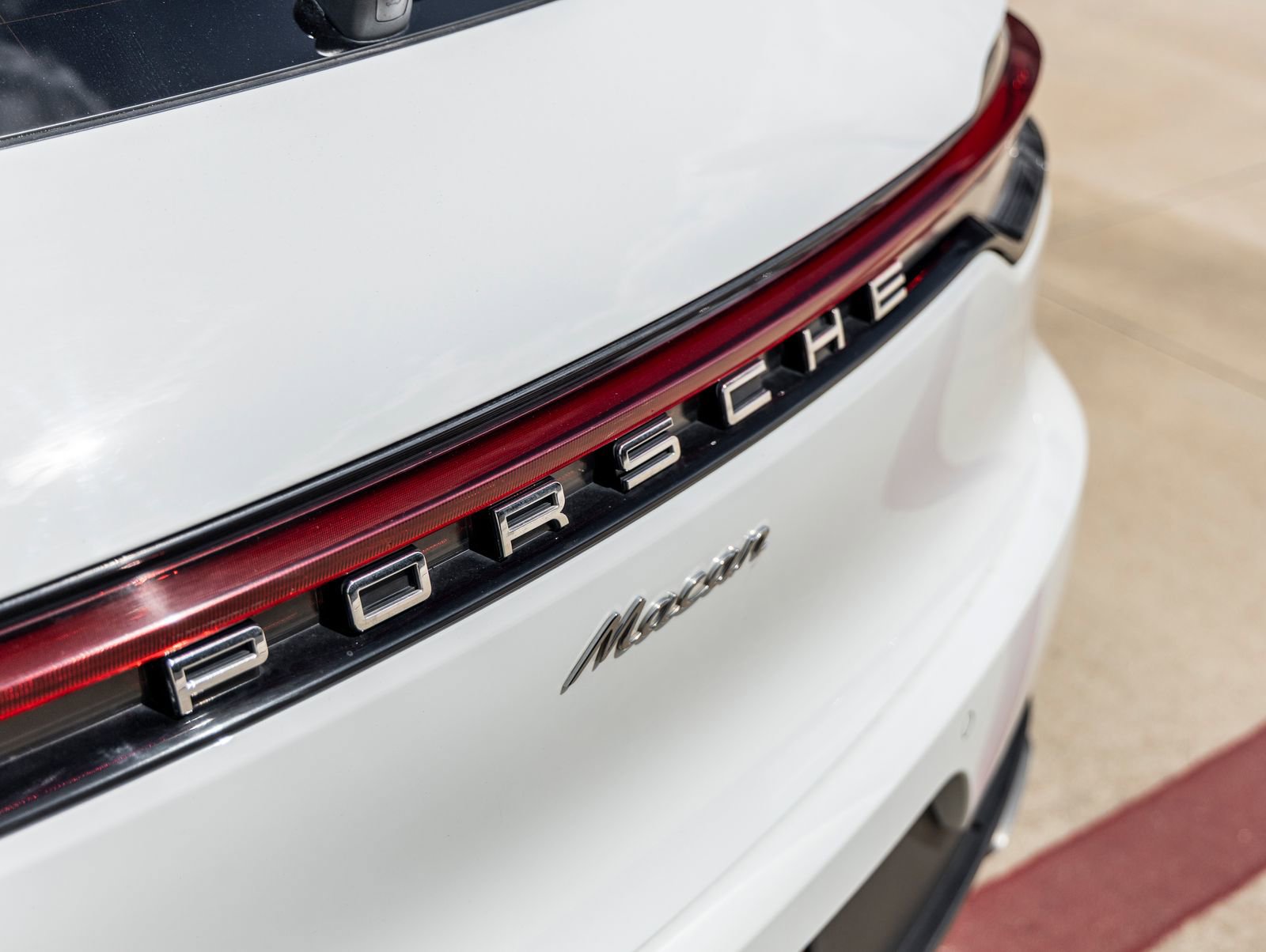 Used 2020 Porsche Macan image 16