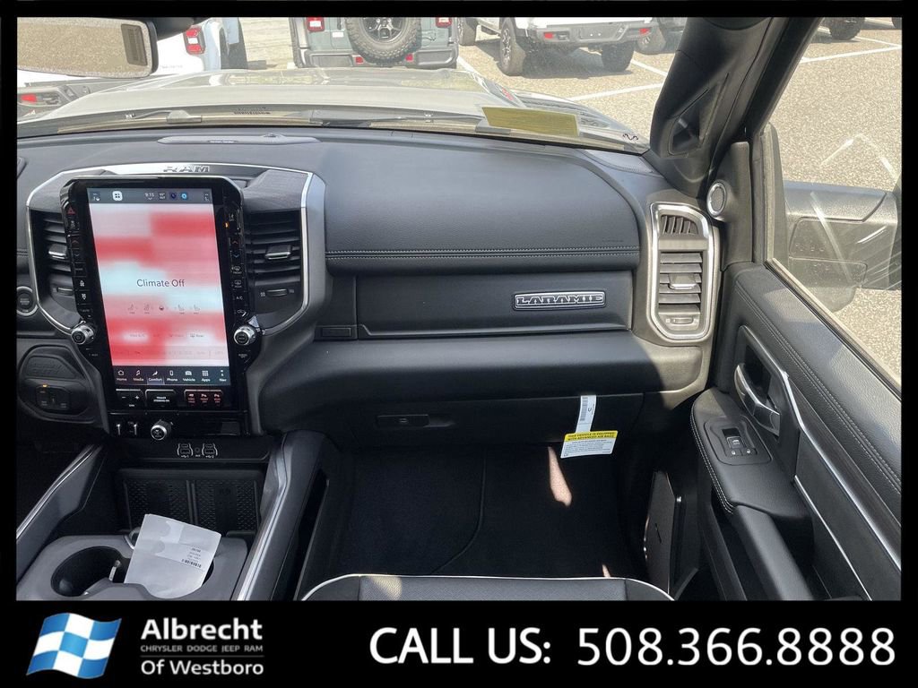 New 2026 RAM 2500 Laramie AWD/4WD image 17