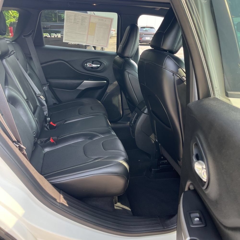 Used 2019 Jeep Cherokee High Altitude AWD/4WD image 12