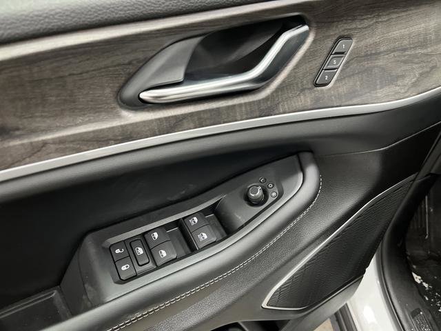 New 2025 Jeep Grand Cherokee Limited w/ Black Appearance Package image 29