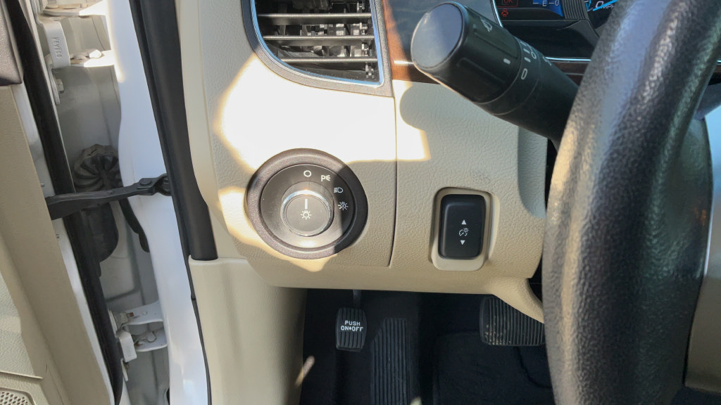 Used 2019 Ford Taurus Limited FWD image 30