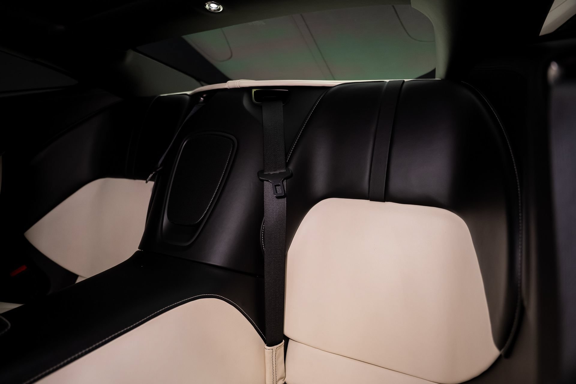 Used 2018 Aston Martin DB11 V12 RWD image 63
