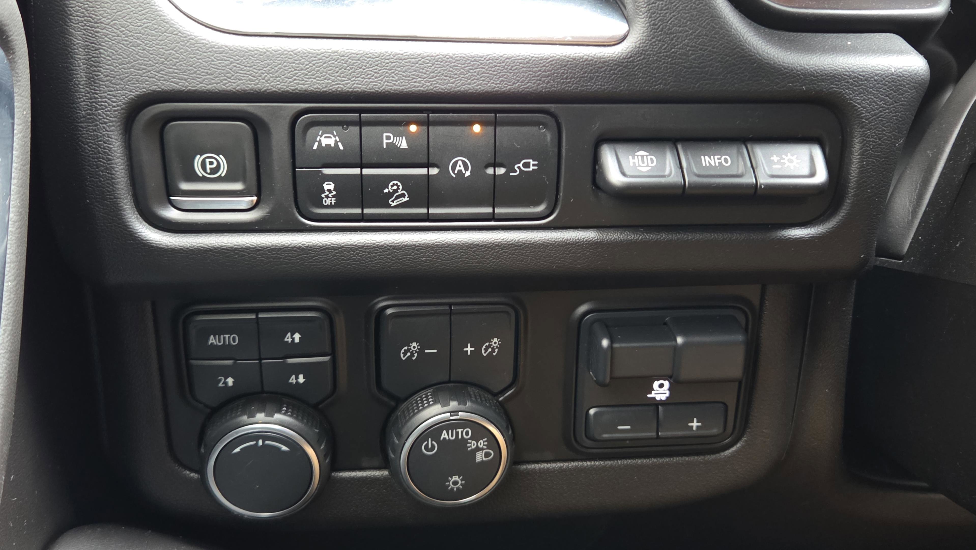 Used 2021 Chevrolet Tahoe High Country w/ Premium Package image 32