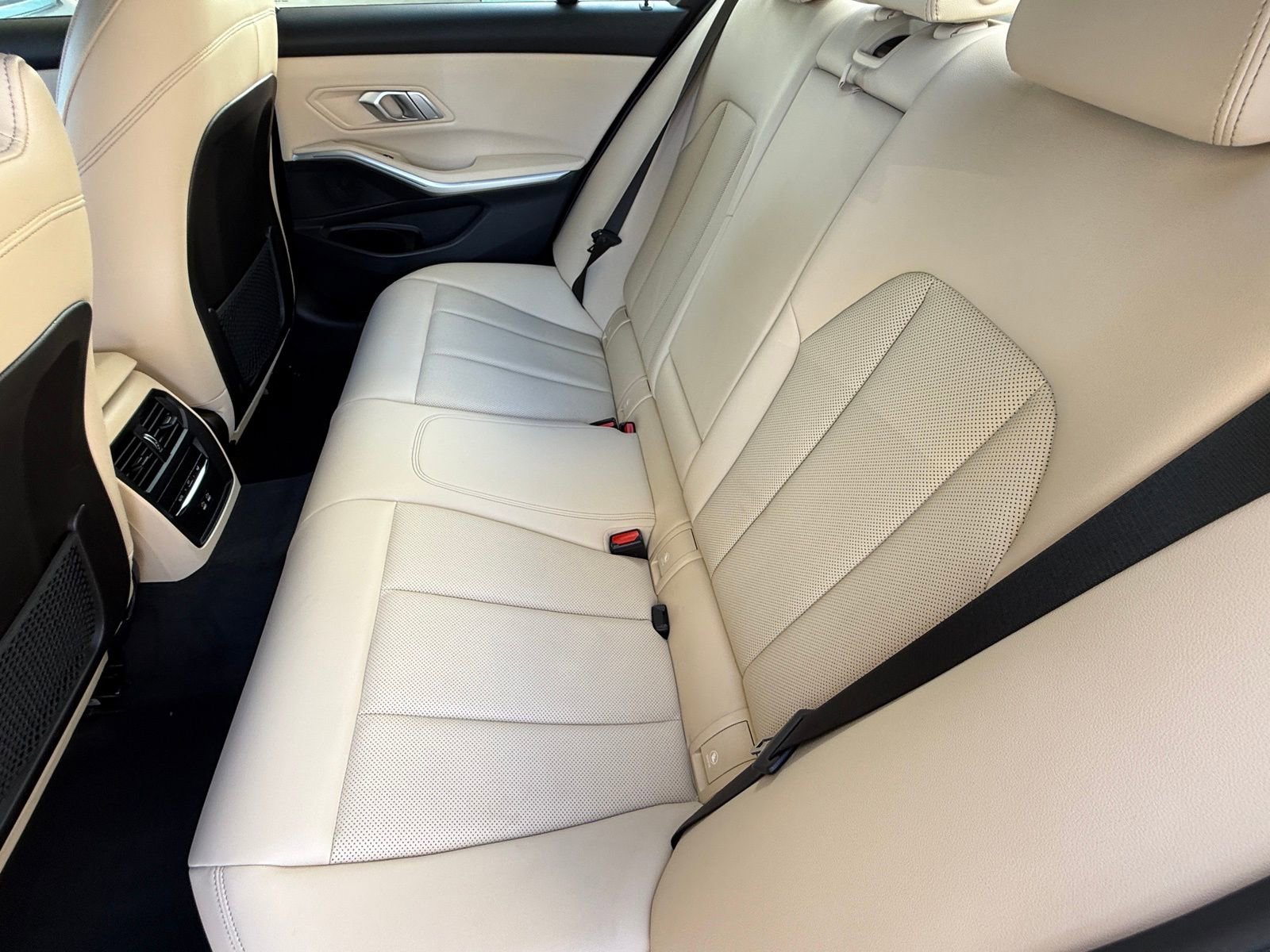 Certified 2023 BMW 330e image 33