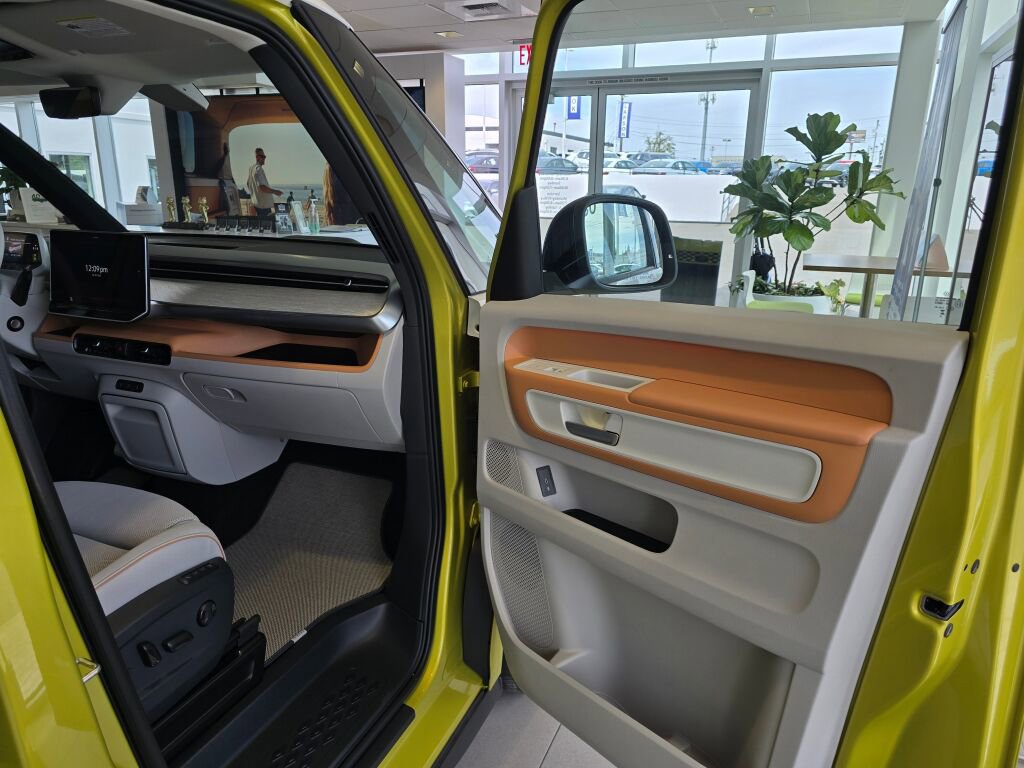 New 2025 Volkswagen ID. Buzz Pro S Plus AWD/4WD image 41