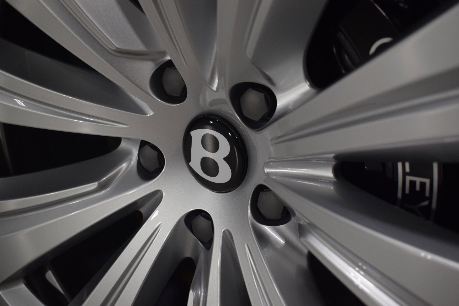 New 2025 Bentley Bentayga AWD/4WD image 14