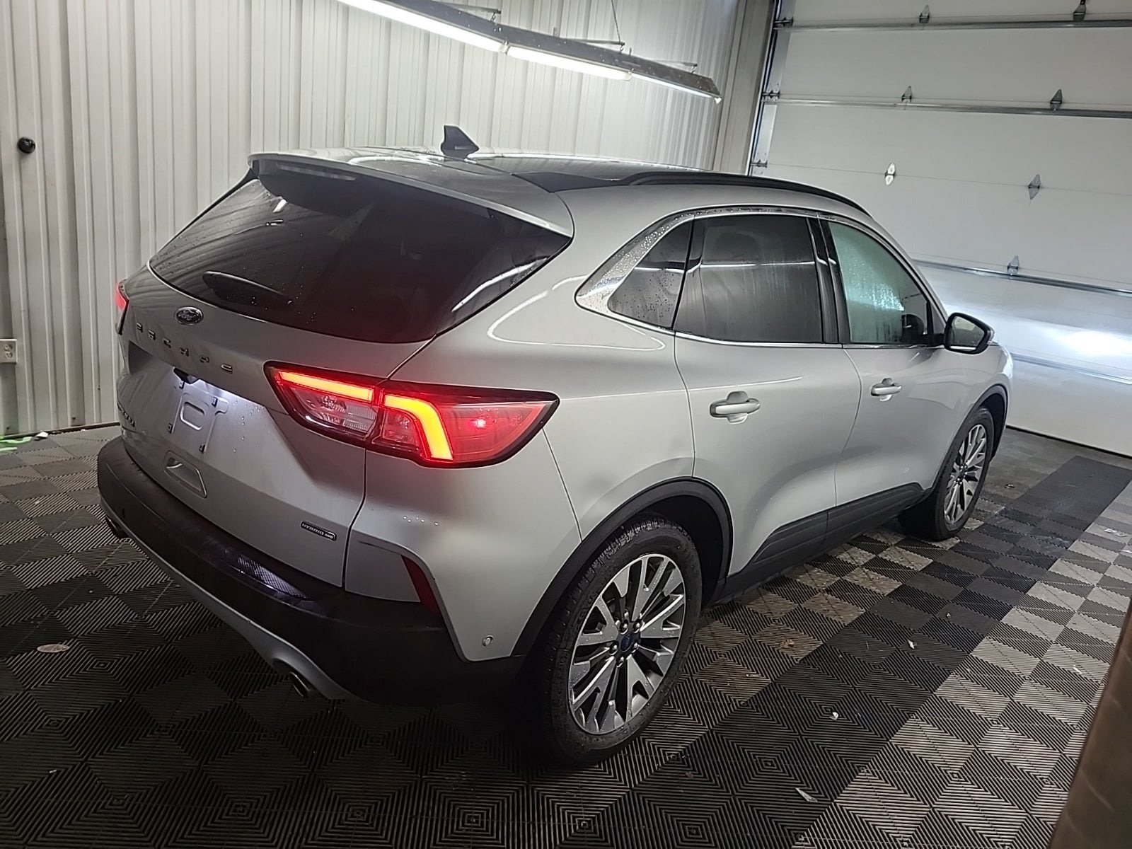Used 2020 Ford Escape Titanium AWD/4WD image 4