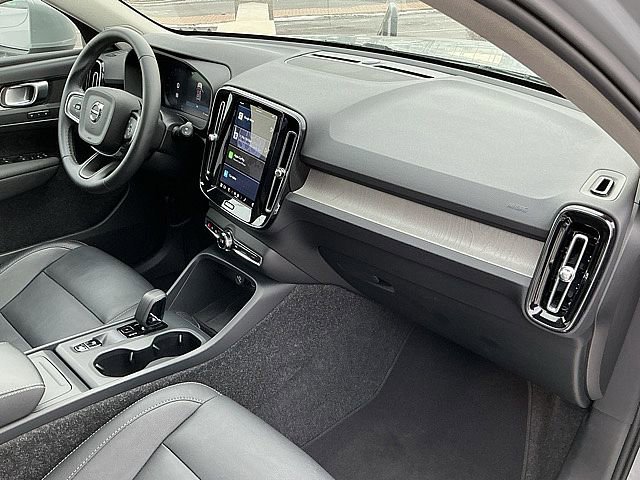Certified 2025 Volvo XC40 B5 Core image 20