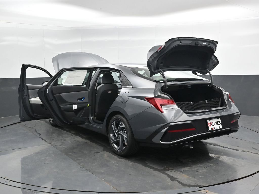 Certified 2025 Hyundai Elantra Limited image 56