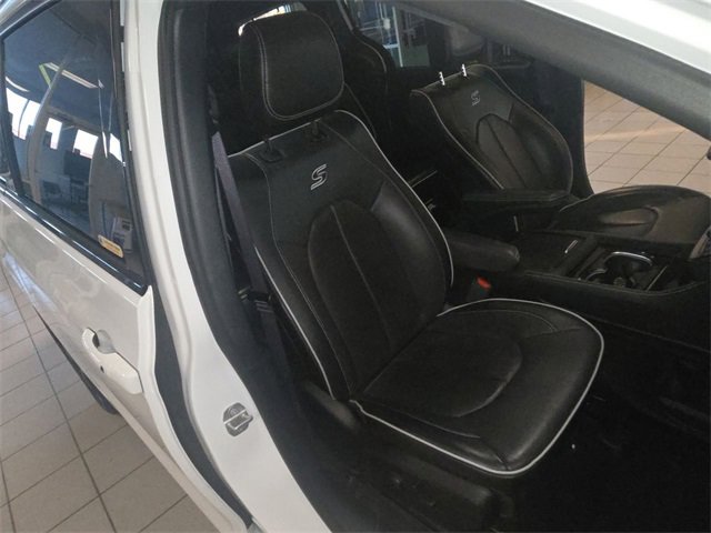 Used 2024 Chrysler Pacifica Limited w/ S Appearance Package image 26