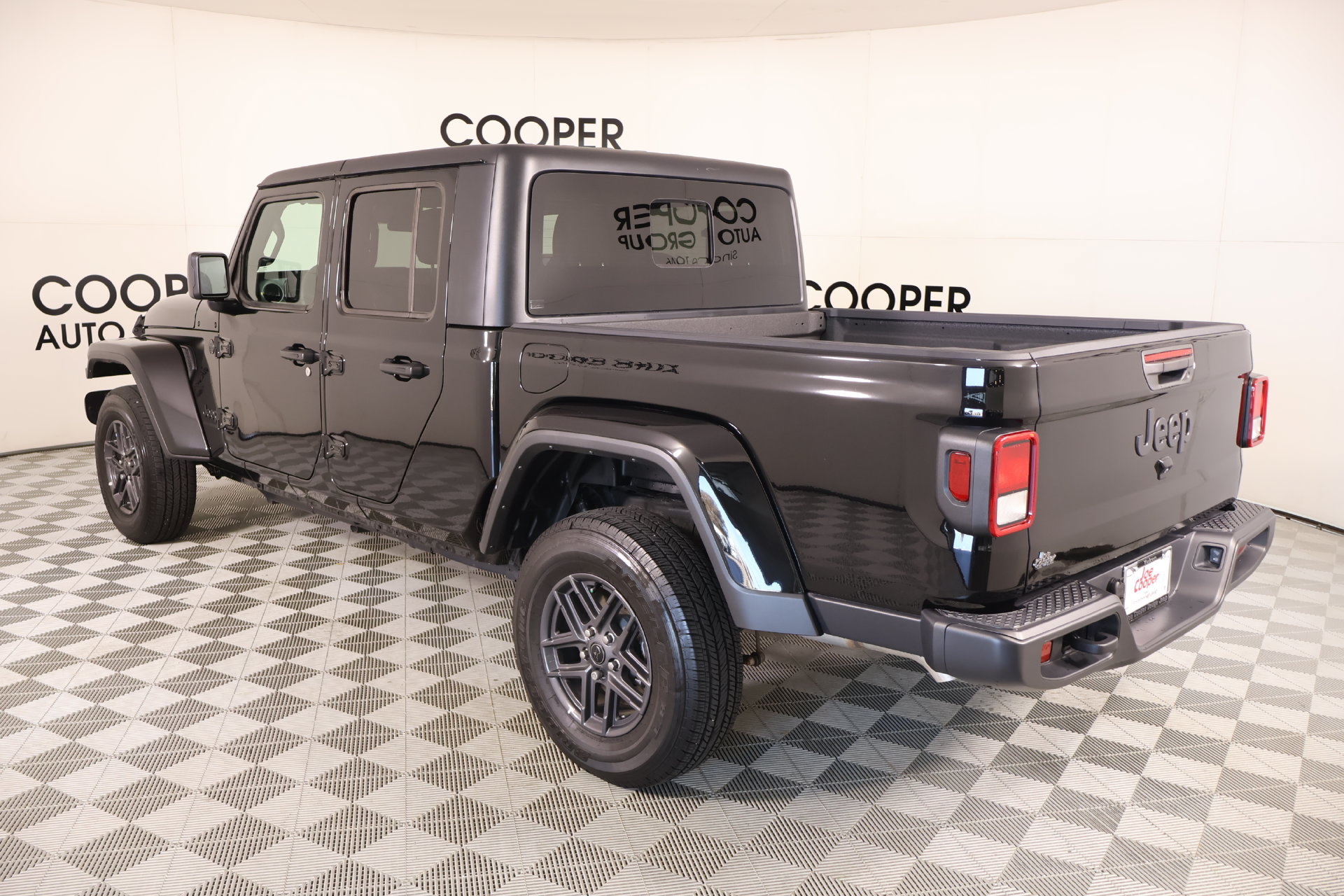 Used 2025 Jeep Gladiator Sport AWD/4WD image 22