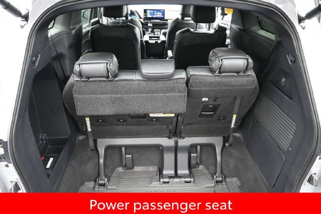 Used 2025 Toyota Sienna XLE Woodland Edition AWD/4WD image 20
