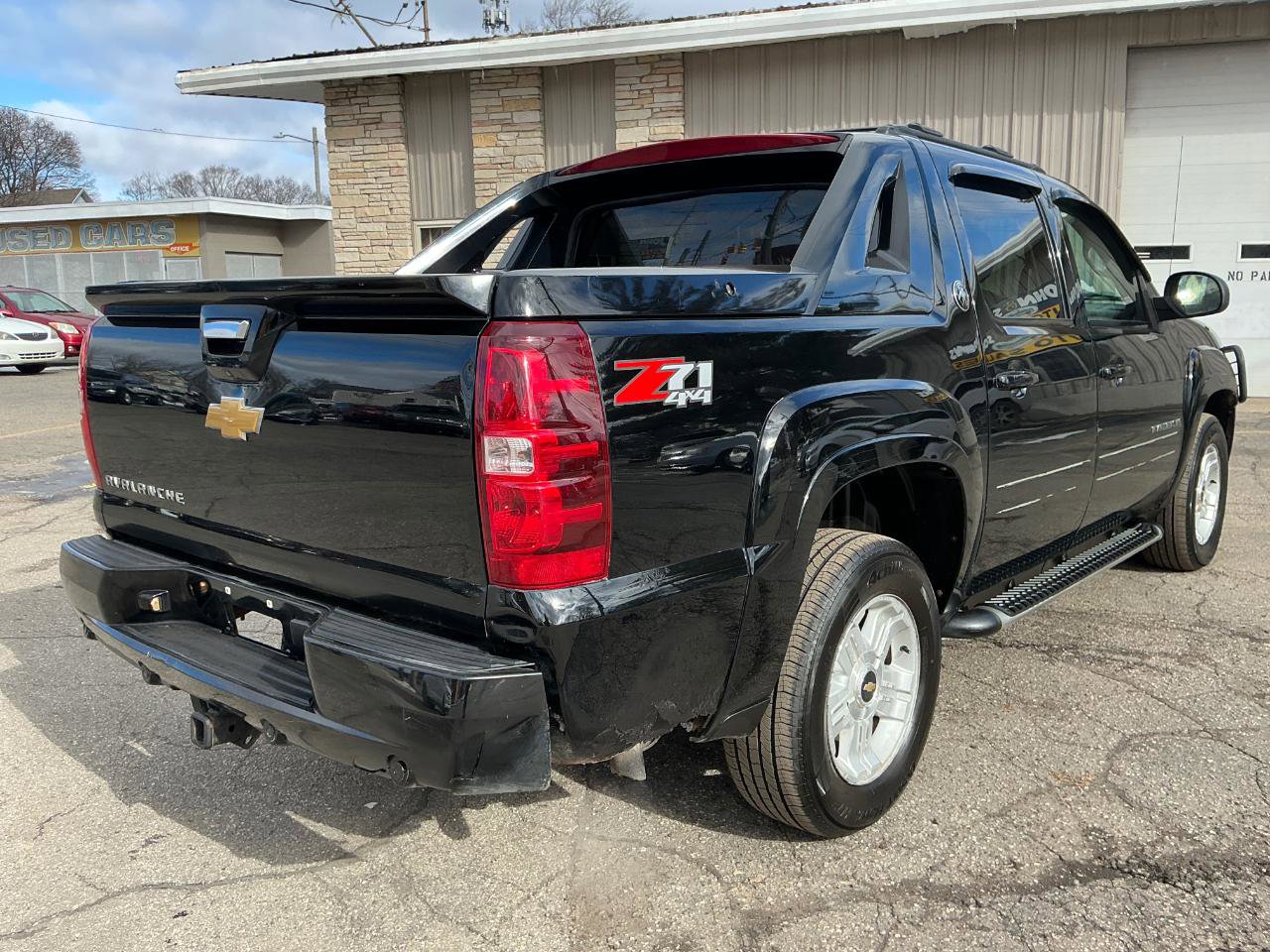 Used 2013 Chevrolet Avalanche LT w/ Suspension Package, Off-Road image 3