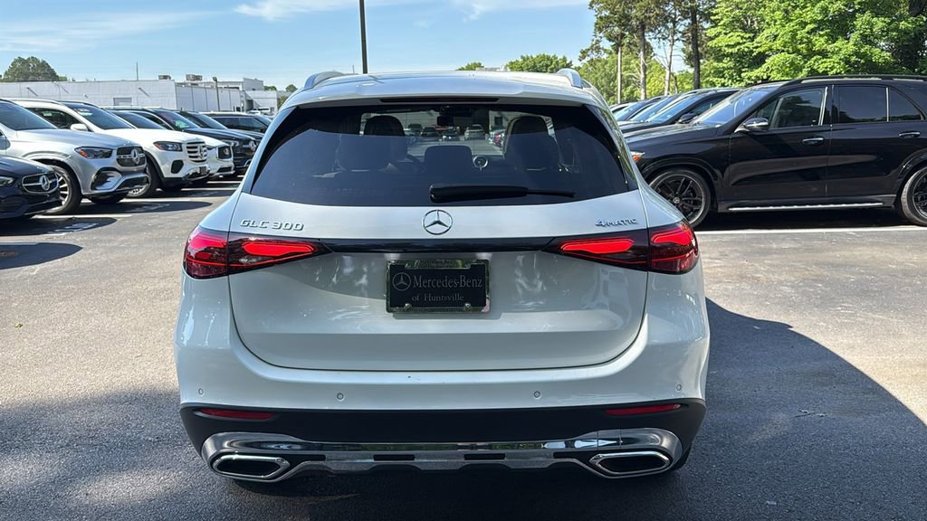 Used 2025 Mercedes-Benz GLC 300 4MATIC image 5