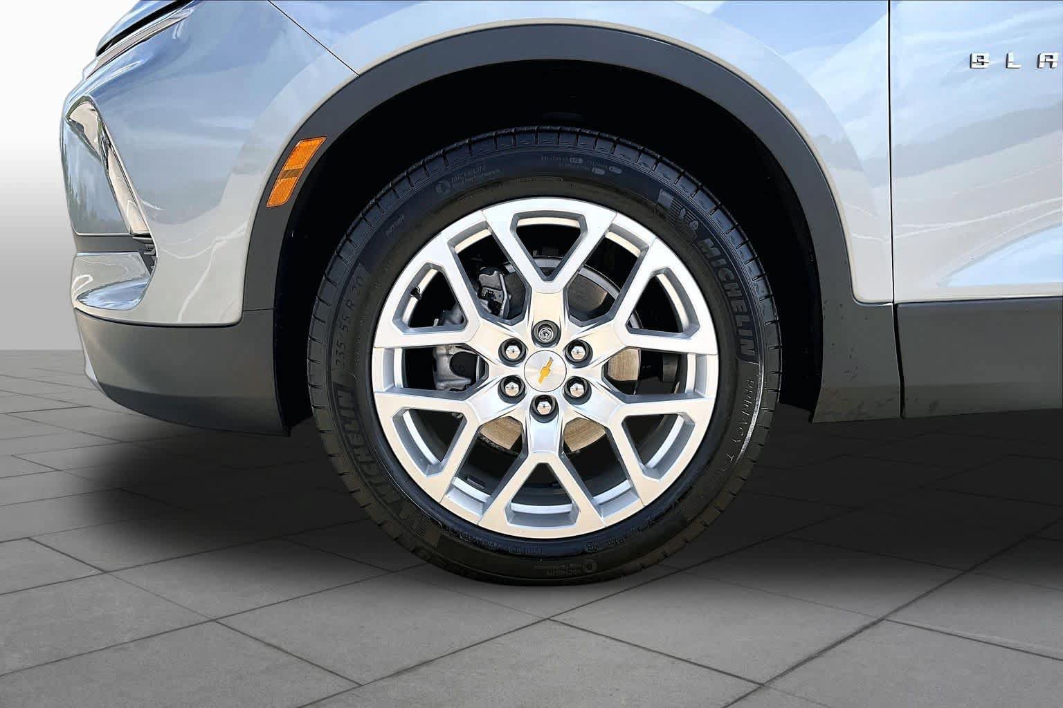 Used 2025 Chevrolet Blazer LT w/ Convenience Package FWD image 11