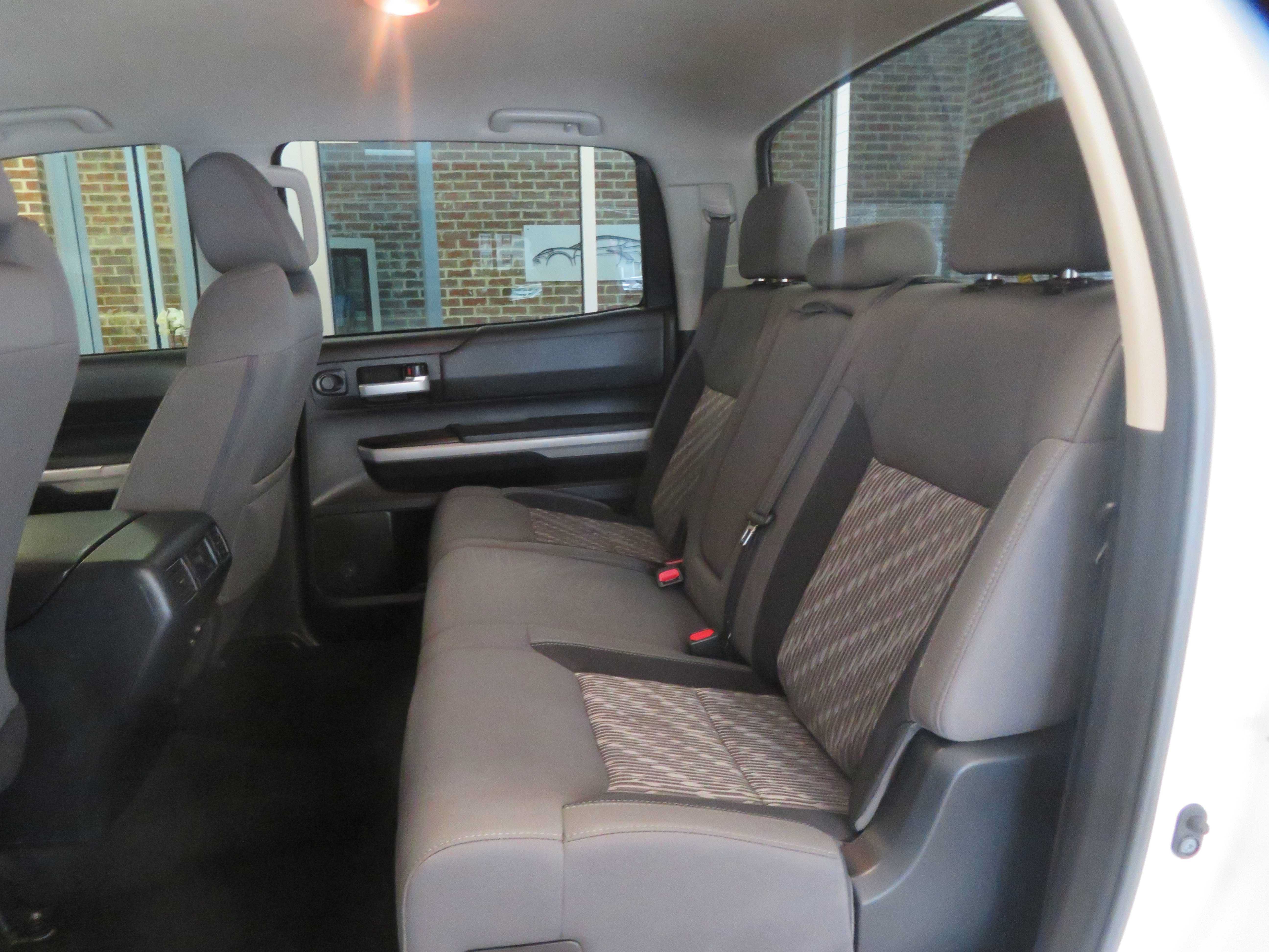 Used 2018 Toyota Tundra SR5 w/ SR5 Upgrade Package AWD/4WD image 19