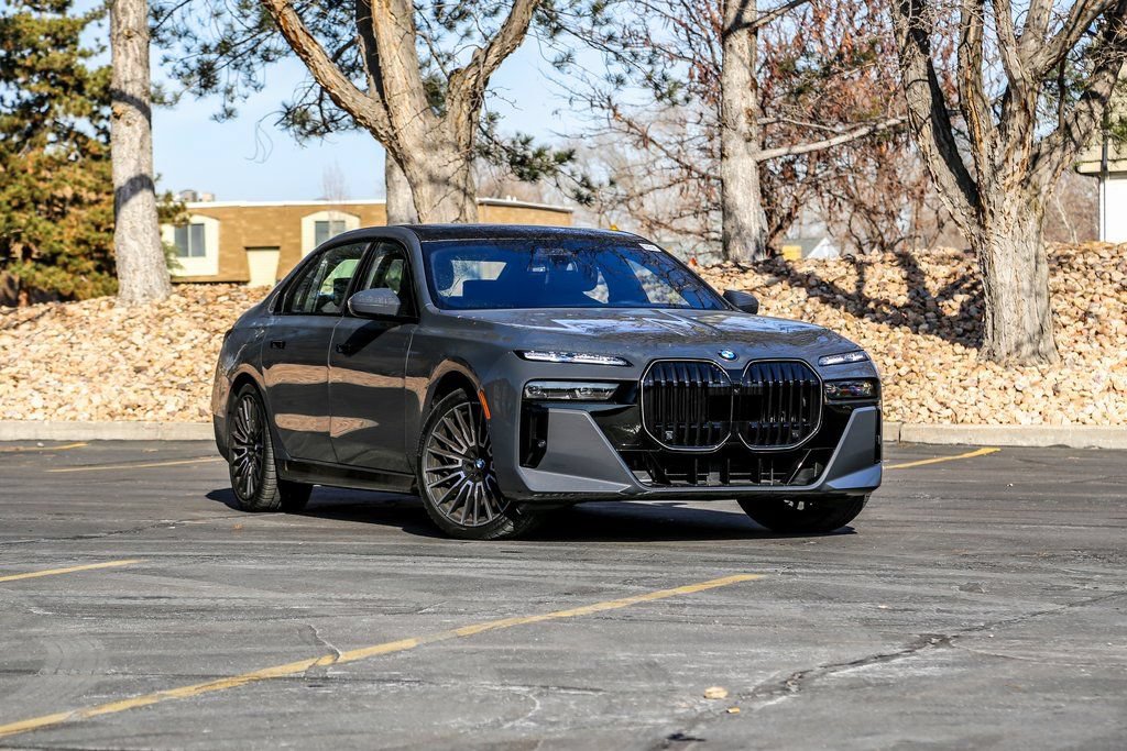 Used 2025 BMW 760i xDrive w/ Executive Package AWD/4WD image 7