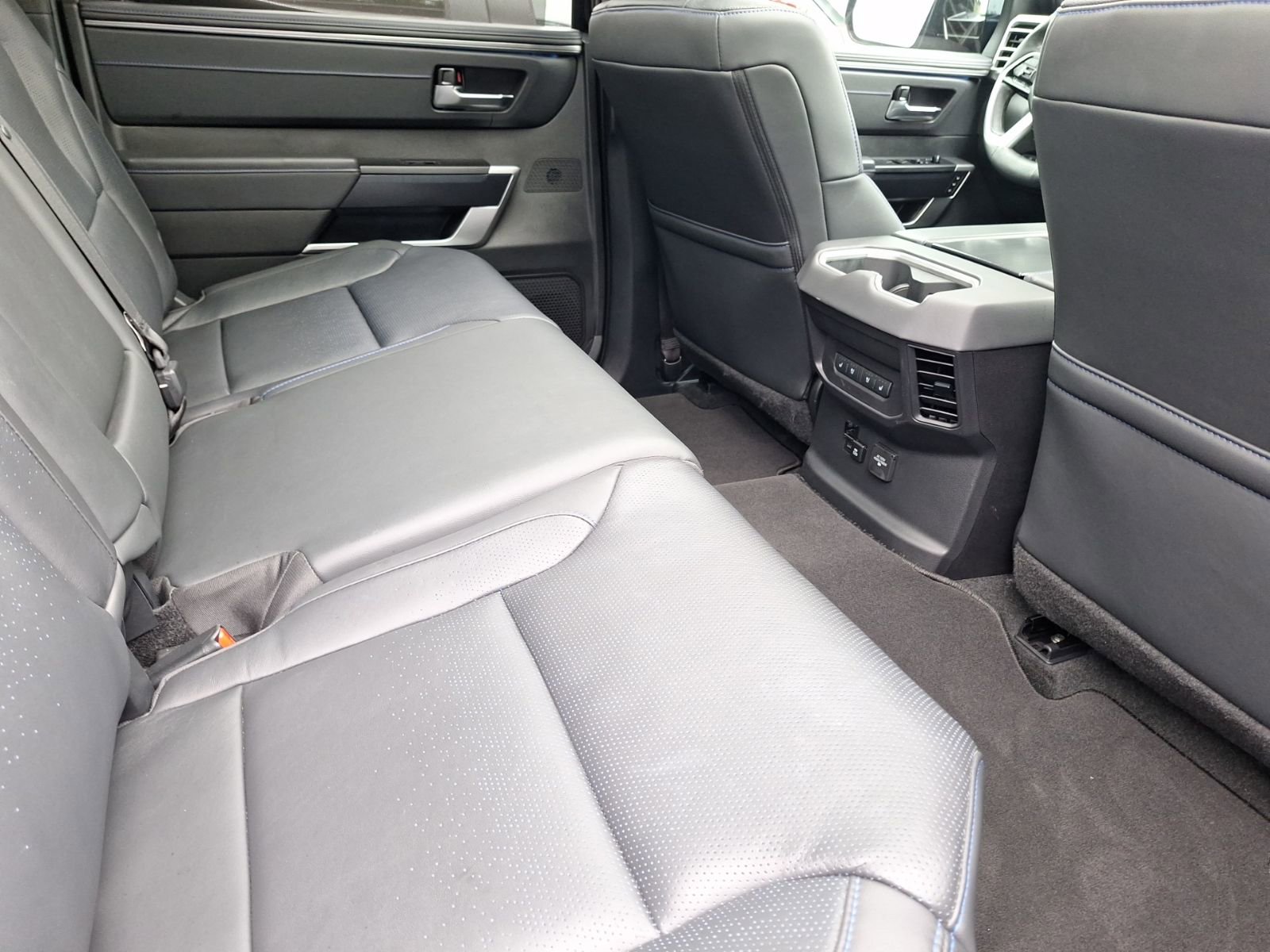 Used 2024 Toyota Tundra Platinum AWD/4WD image 30