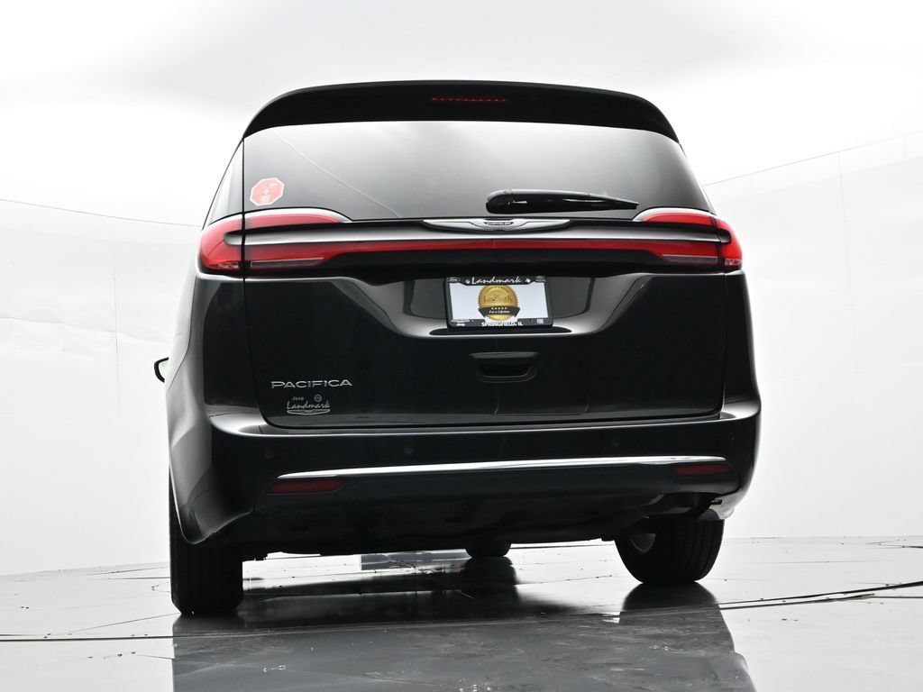 Used 2023 Chrysler Pacifica Touring-L FWD image 27