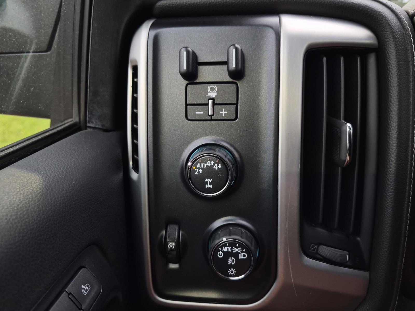 Certified 2018 GMC Sierra 1500 SLT w/ Texas SLT Premium Package AWD/4WD image 19
