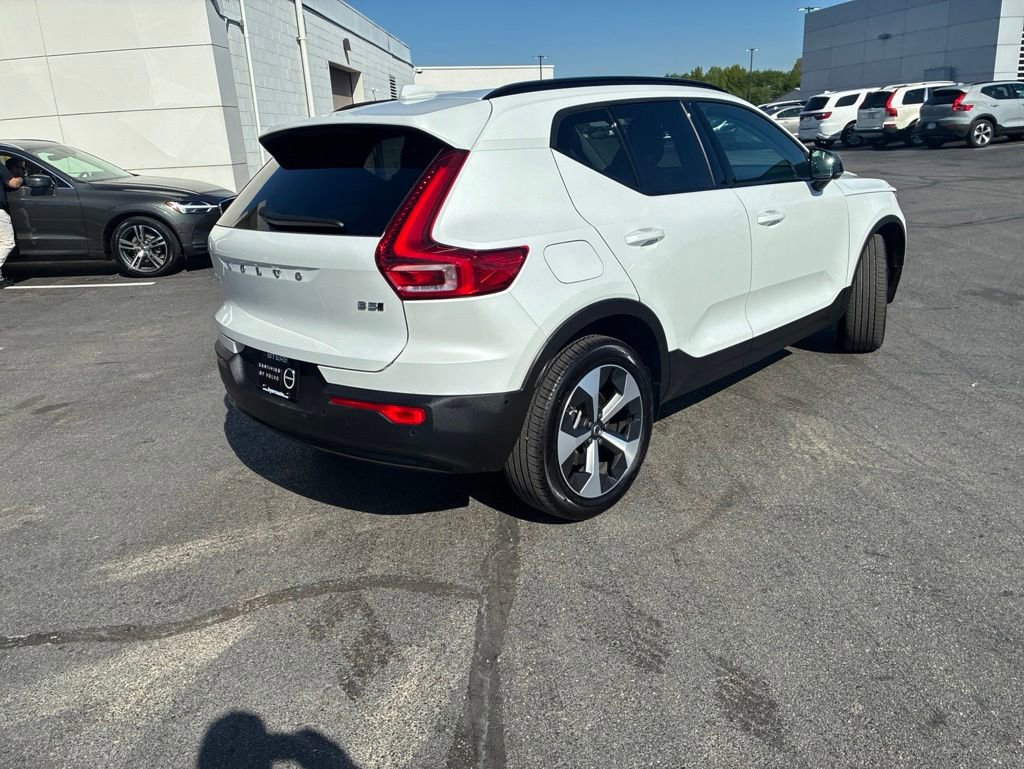 Used 2026 Volvo XC40 B5 Plus AWD/4WD image 3