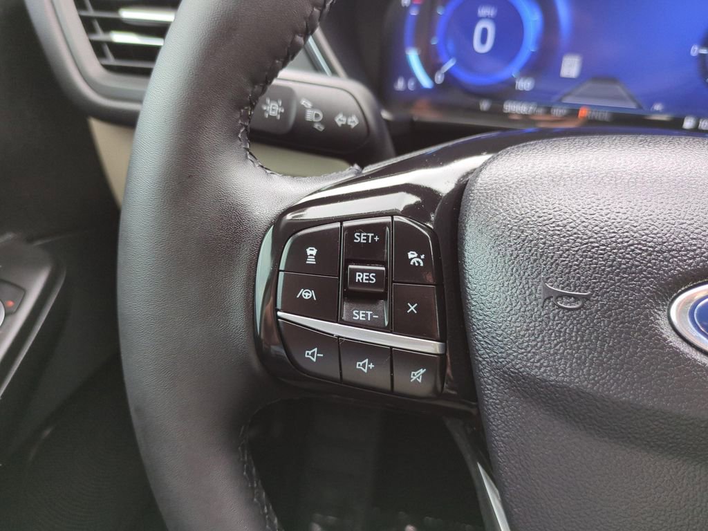 Used 2021 Ford Escape Titanium FWD image 19