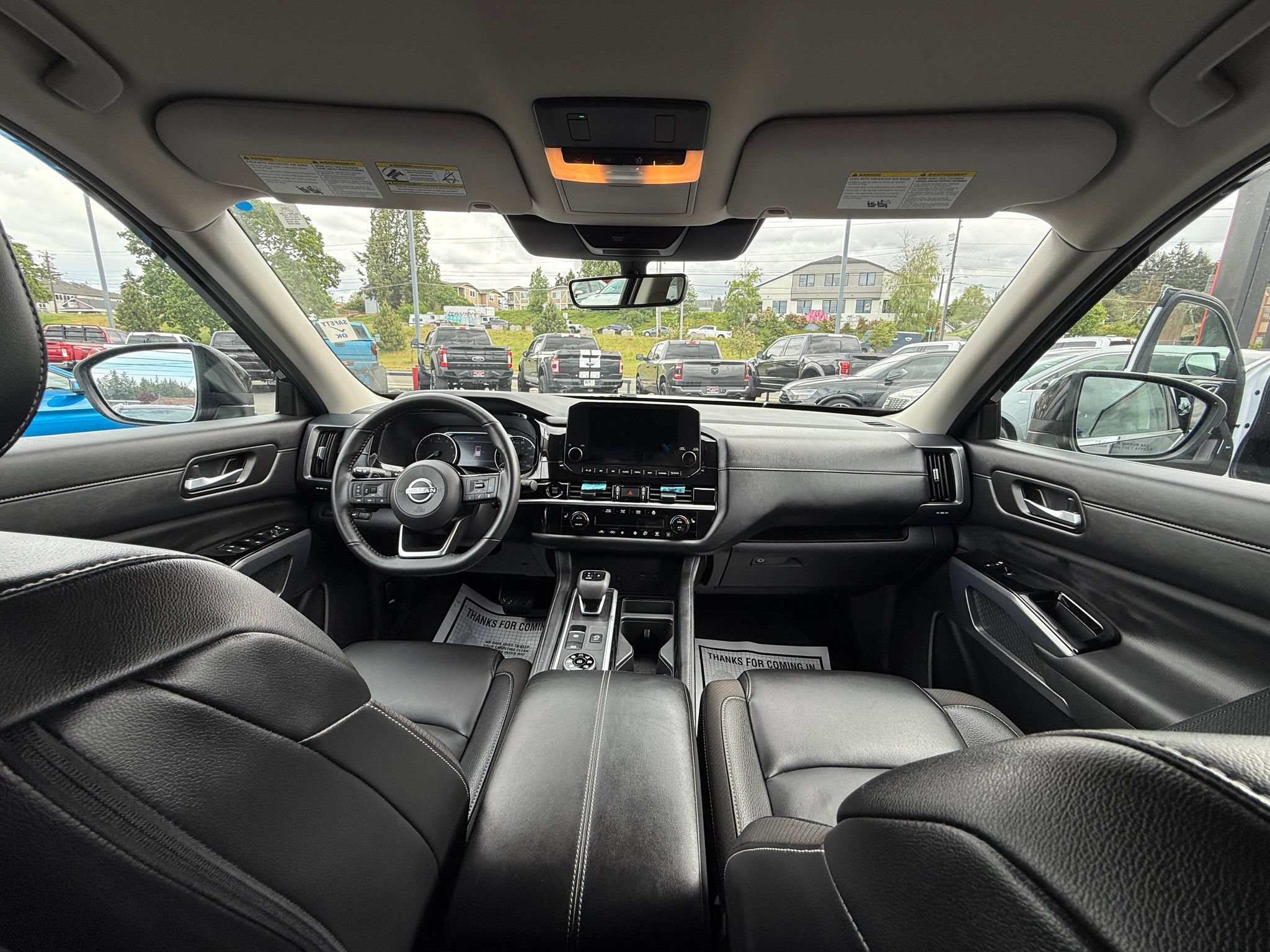 Used 2025 Nissan Pathfinder SL AWD/4WD image 9