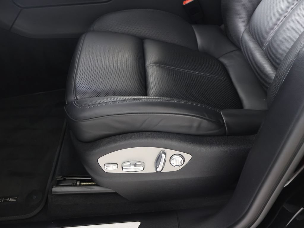 Certified 2023 Porsche Macan S AWD/4WD image 12