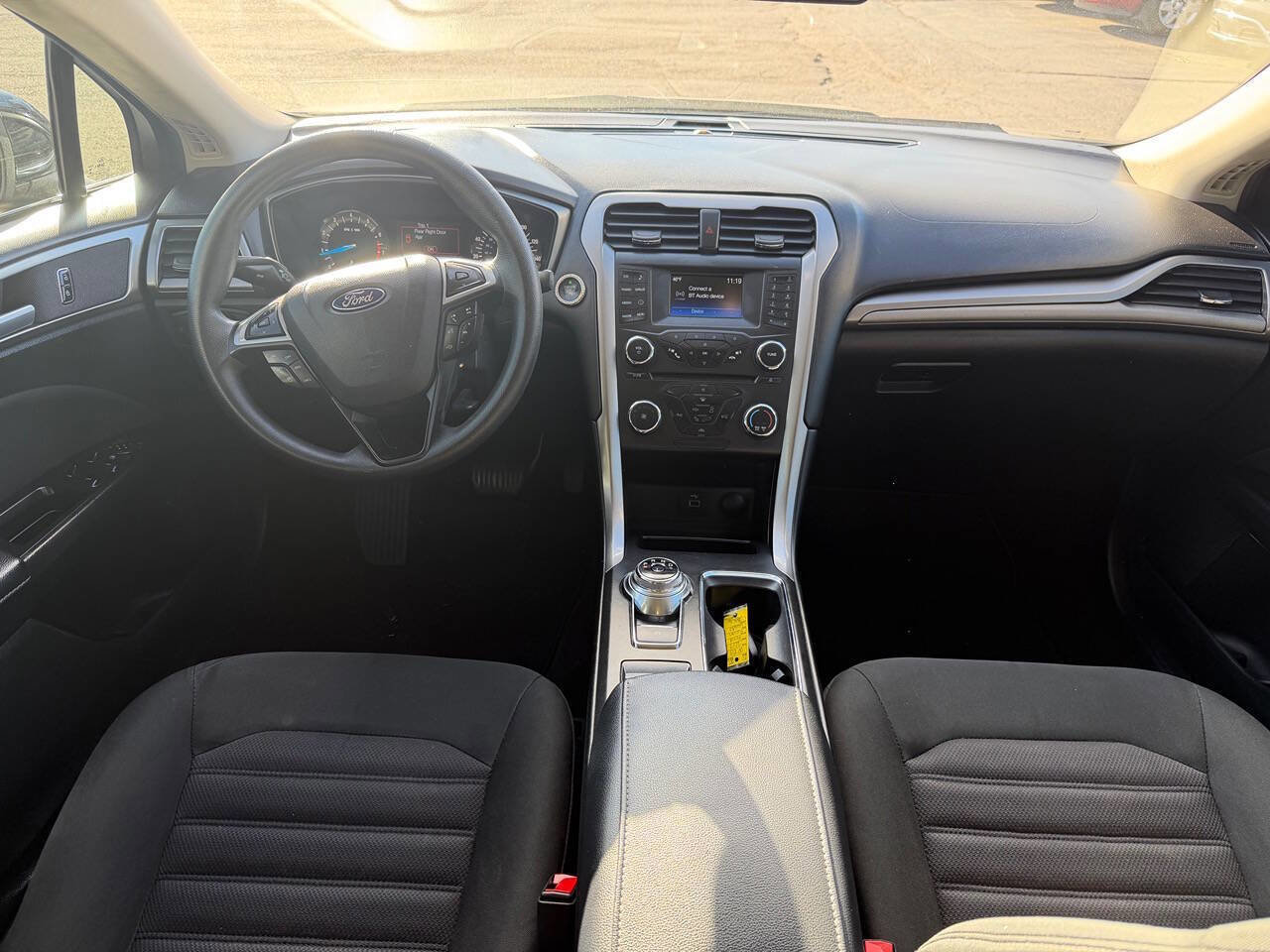 Used 2017 Ford Fusion SE image 19