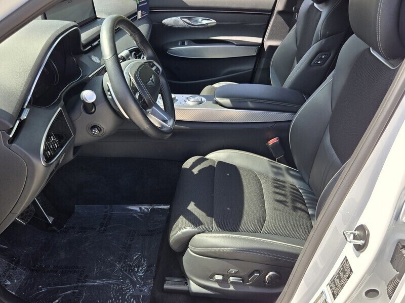 Used 2025 Genesis GV70 3.5T Sport image 11