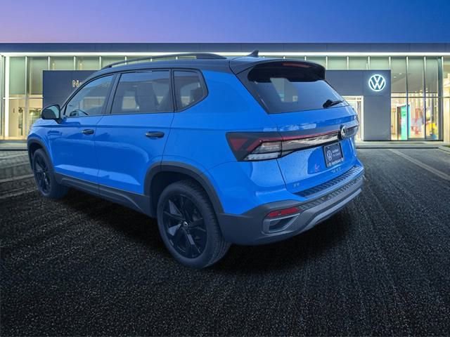 Certified 2025 Volkswagen Taos SE image 6