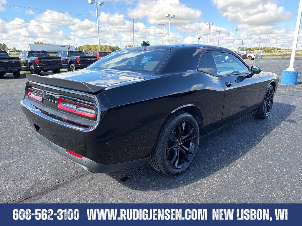 Used 2017 Dodge Challenger R/T w/ Driver Convenience Group RWD image 5