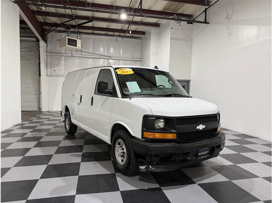 Used 2017 Chevrolet Express 2500 image 2