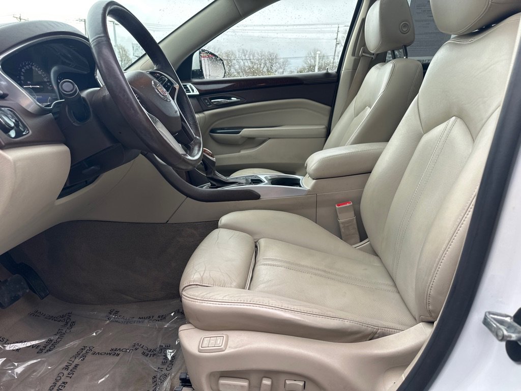 Used 2016 Cadillac SRX Luxury image 2