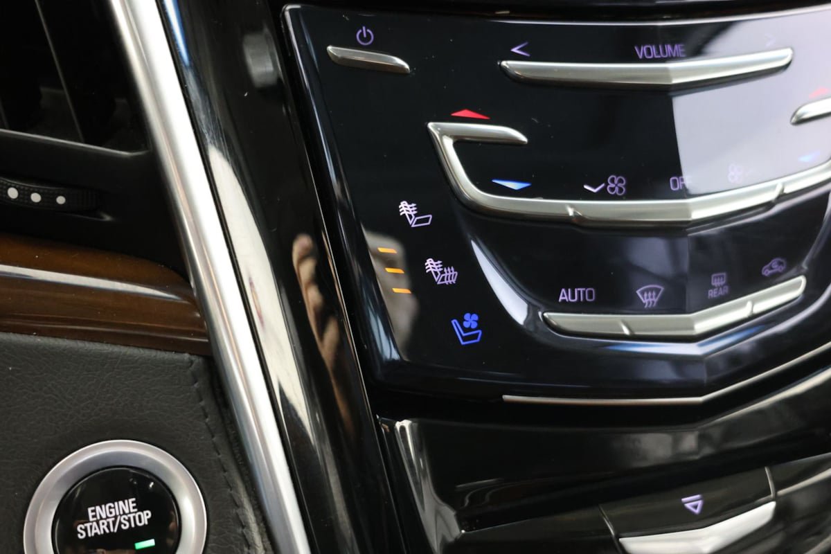 Used 2020 Cadillac Escalade Luxury AWD/4WD image 9