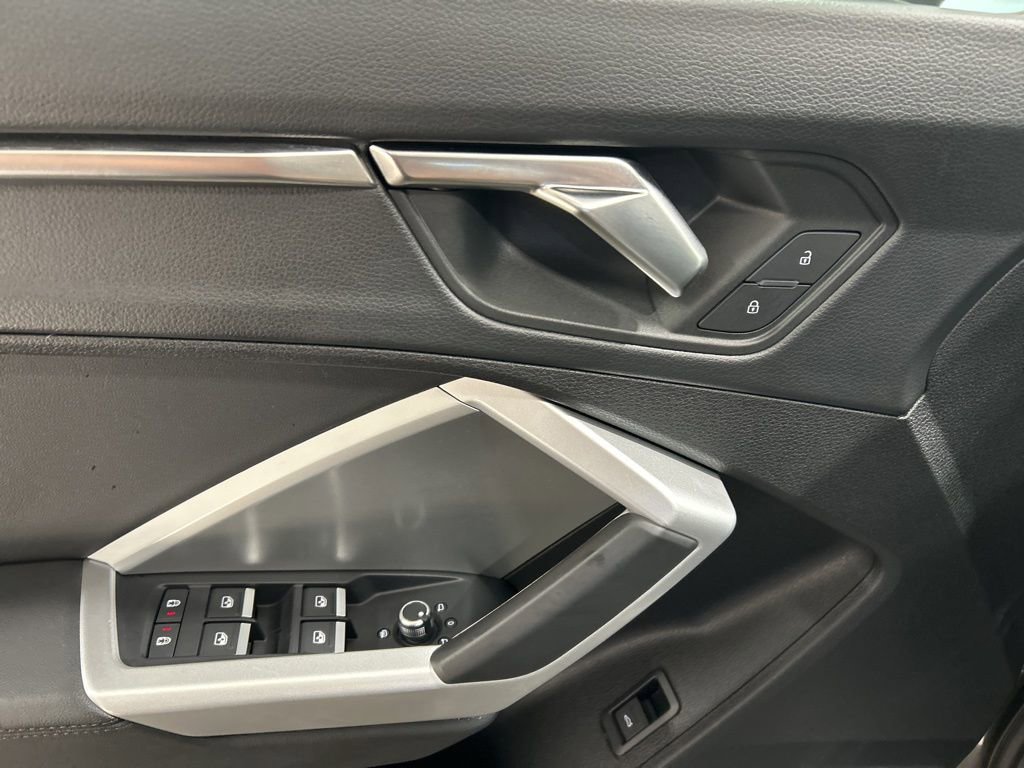 Used 2025 Audi Q3 2.0T Premium image 12