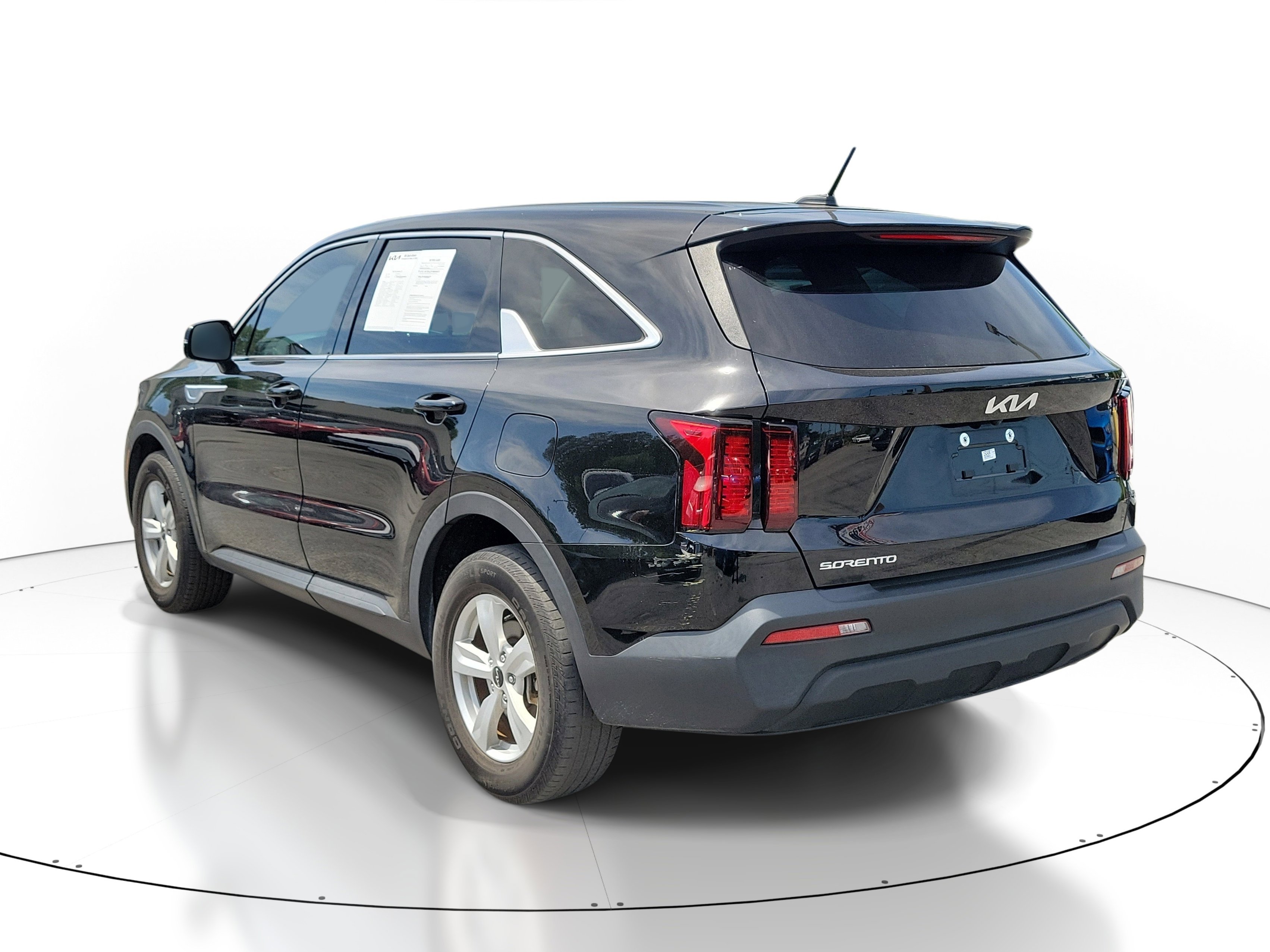 Used 2023 Kia Sorento LX image 4